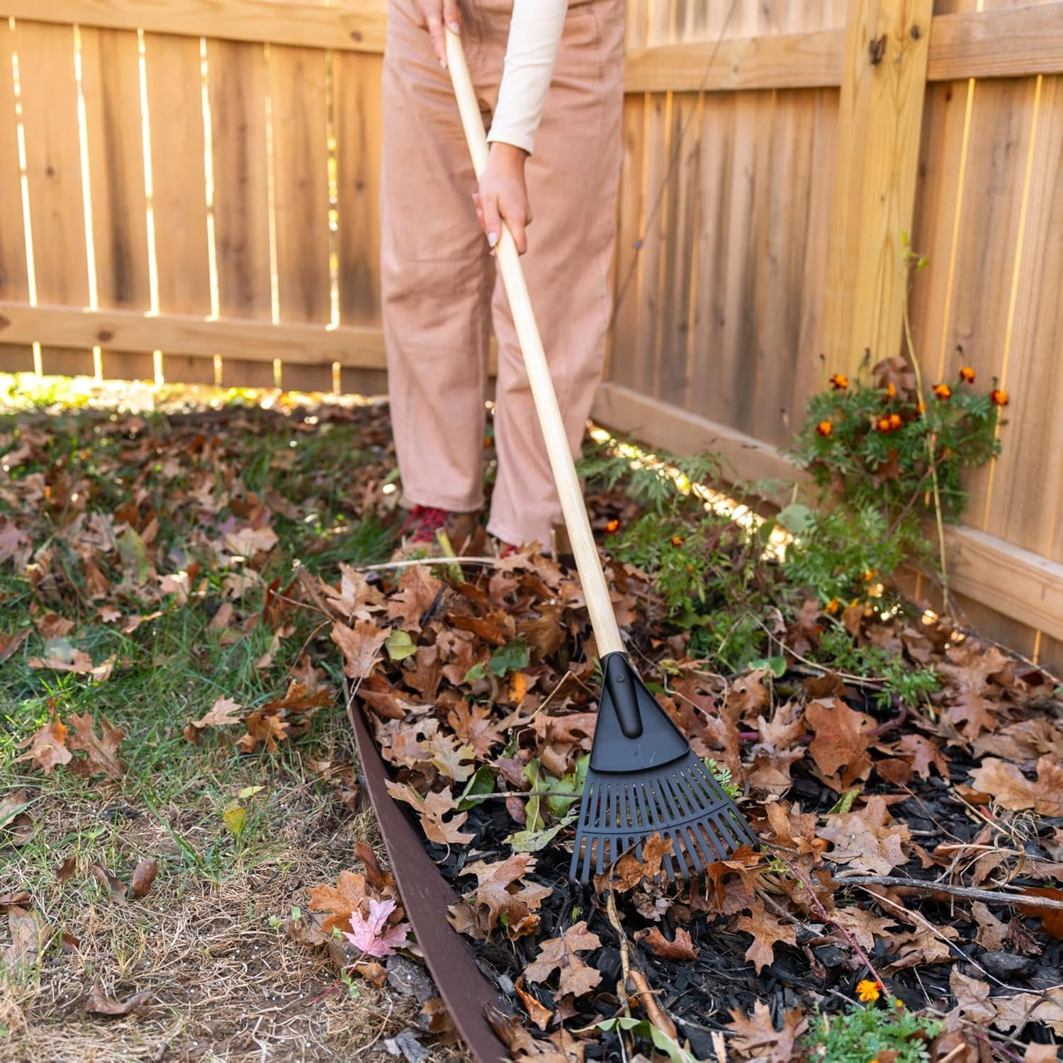 8-inch Wooden-Handled Polyester Shrub and Leaf rake