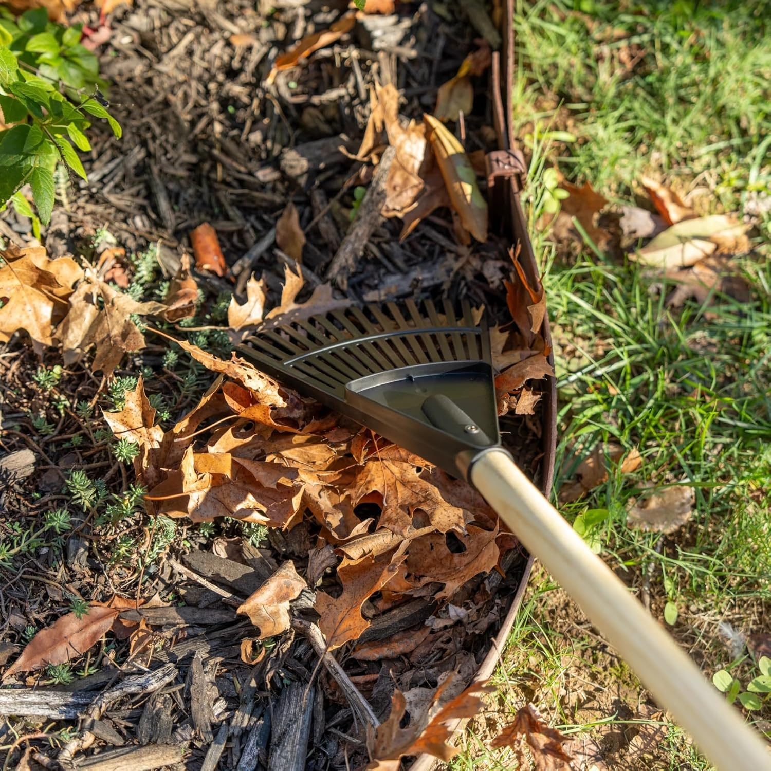 8-inch Wooden-Handled Polyester Shrub and Leaf rake